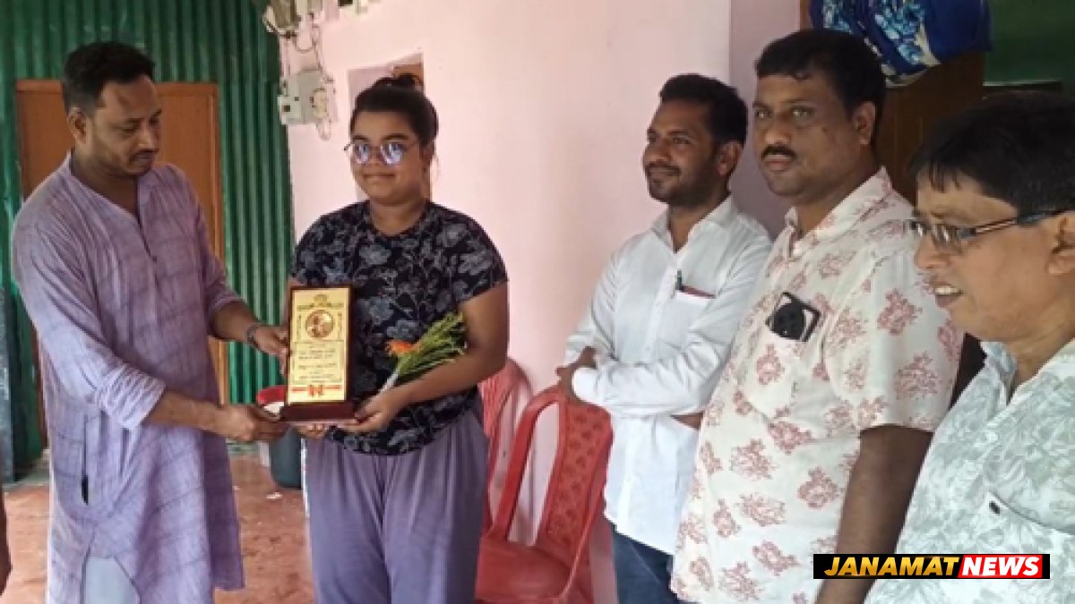 DYFI felicitates Madhyamik and HS toppers in Agartala |