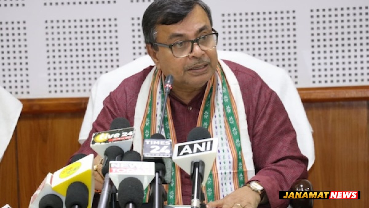 লোডশেডিংয়ে নাজেহাল রাজ্যের মানুষ -