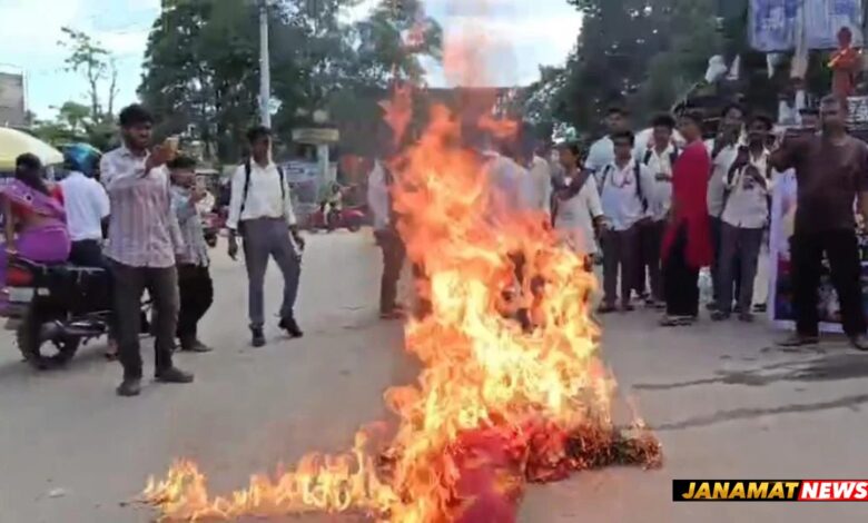 ABVP Stages Intense Protest In Front Of District Magistrate’s Office Demanding Arrest Of Accused. -