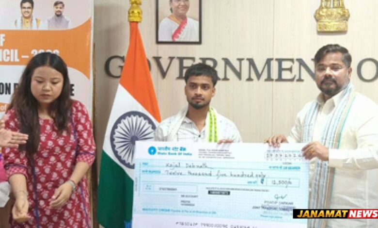 Transport Minister Sushanta Chowdhury honours people who helped rescue victims of road accidents at the Civil Secretariat in Agartala on September 30. |