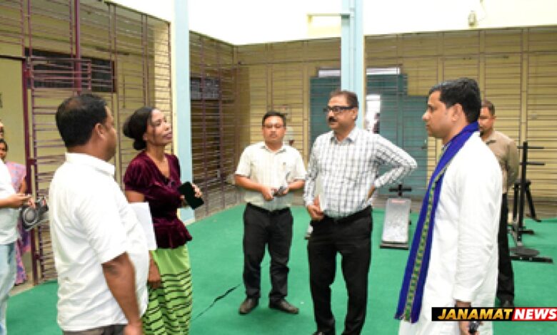 SC Welfare Minister Sudhangshu Das visits the Ambedkar Hostel in Agartala on October 1. |