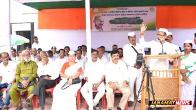 Tripura Pradesh Congress Committee(TPCC) president Ashish Kumar Saha stages a sit-in demonstration in front of Congress Bhavan on October 1. |