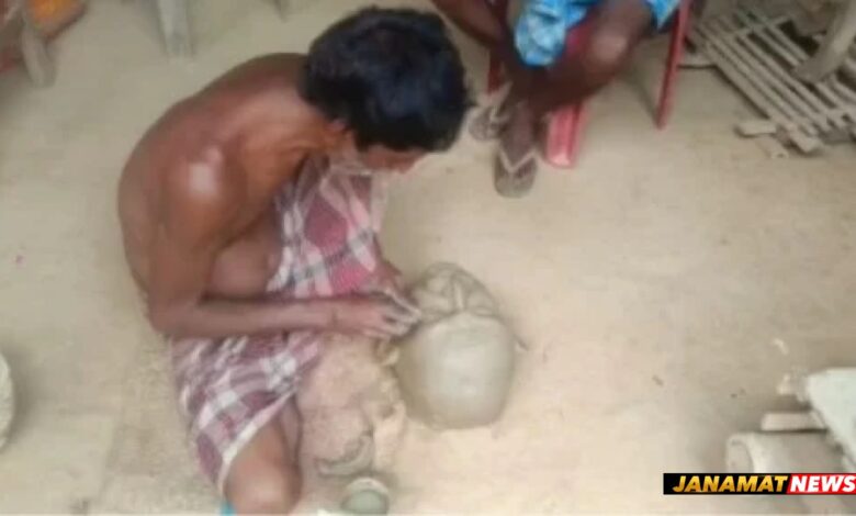 After 44 Years Of Experience, Nirmal Rudra Pal Still Struggles To Recover Idol-Making Costs. -