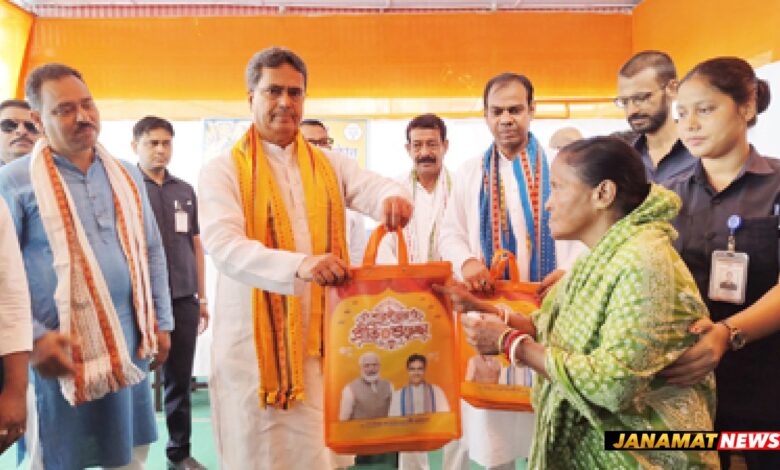 Chief Minister Dr Manik Saha participated in a clothes distribution ceremony in ward number 32 of Agartala on October 5. |