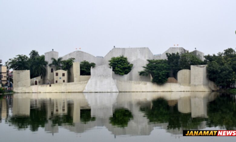 The Puja pandal of Lalbahadur club of Agartala takes shape ahead of Durga Puja. |