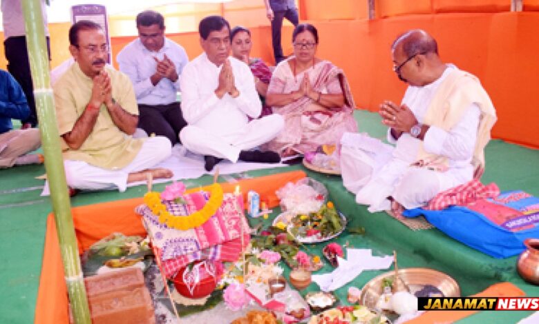 Rajya Sabha MP Rajib Bhattacharjee and Mayor of Agartala Municipal Corporation (AMC) Dipak Majumder attended the foundation stone laying ceremony for the new office building of ward number 22 on October 5. |