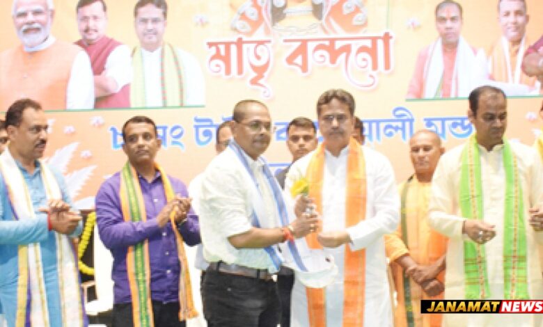 Chief Minister Dr Manik Saha attended Matri Bandana programme, organised by 8 Town Bardowali Mandal BJP Mahila Morcha at RS Bhavan in Agartala on October 6. |