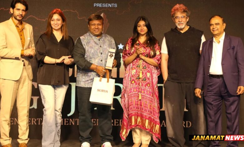 Deepak Tijori, Hiten Tejwani and Bhoomi Trivedi Honour Dr. Khoja. -