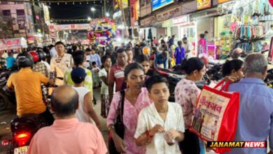 Huge crowds throng markets in Agartala for Durga Puja shopping on the evening of October 12. |