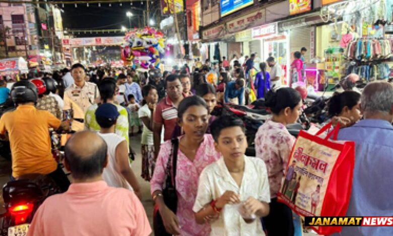 Huge crowds throng markets in Agartala for Durga Puja shopping on the evening of October 12. |