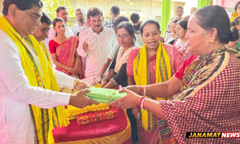 Mayor of Agartala Municipal Corporation (AMC) Dipak Majumder distributed clothes among poor and needy people in Ker Chowmuhani area of Agartala on October 14. |